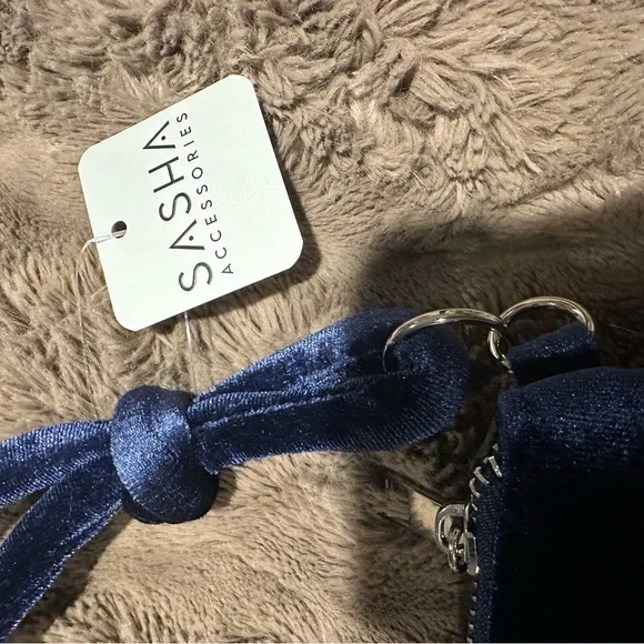 Sasha Navy Velvet Clutch - Picture 3 of 8